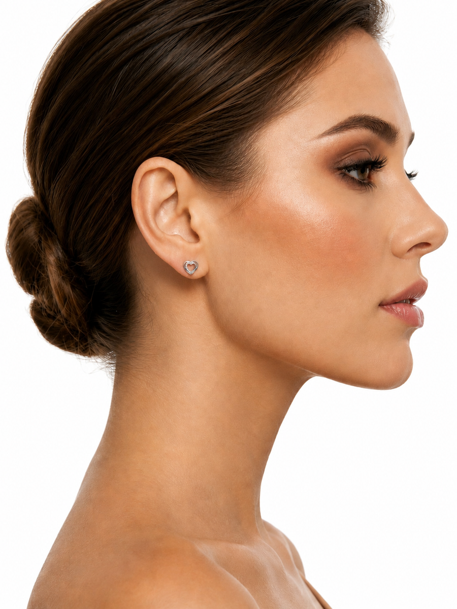 Cœur Lumière Heart Stud Earrings