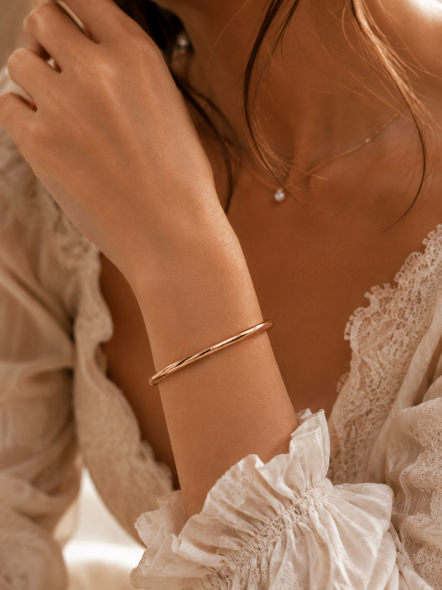 Rosé Élise Minimalist Bangle
